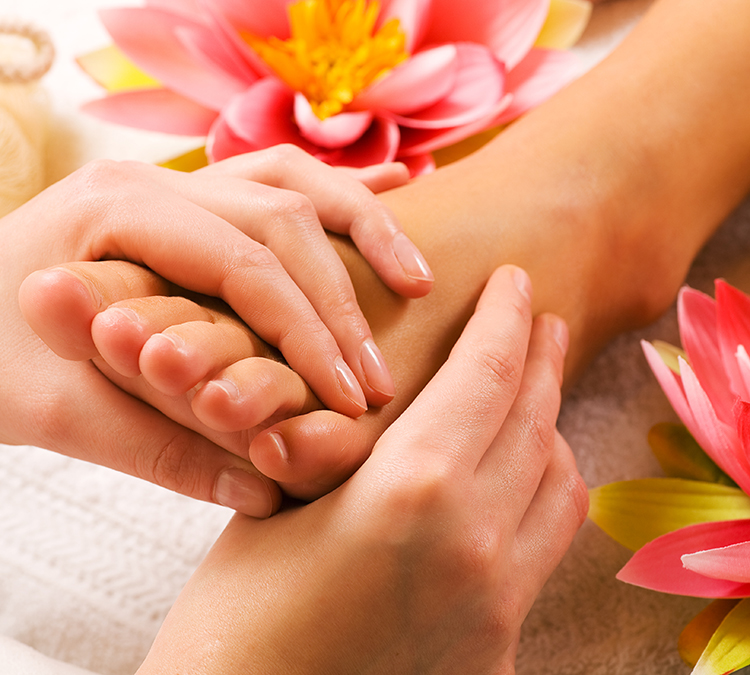 Boka tid för en avkopplande fotvårdsbehandling